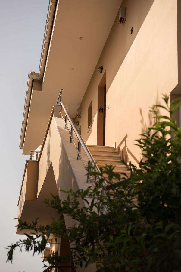 Akrotiri Sea View Suites エクステリア 写真