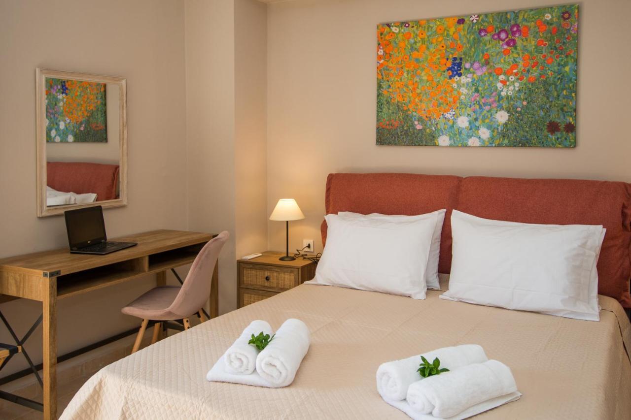 Akrotiri Sea View Suites エクステリア 写真