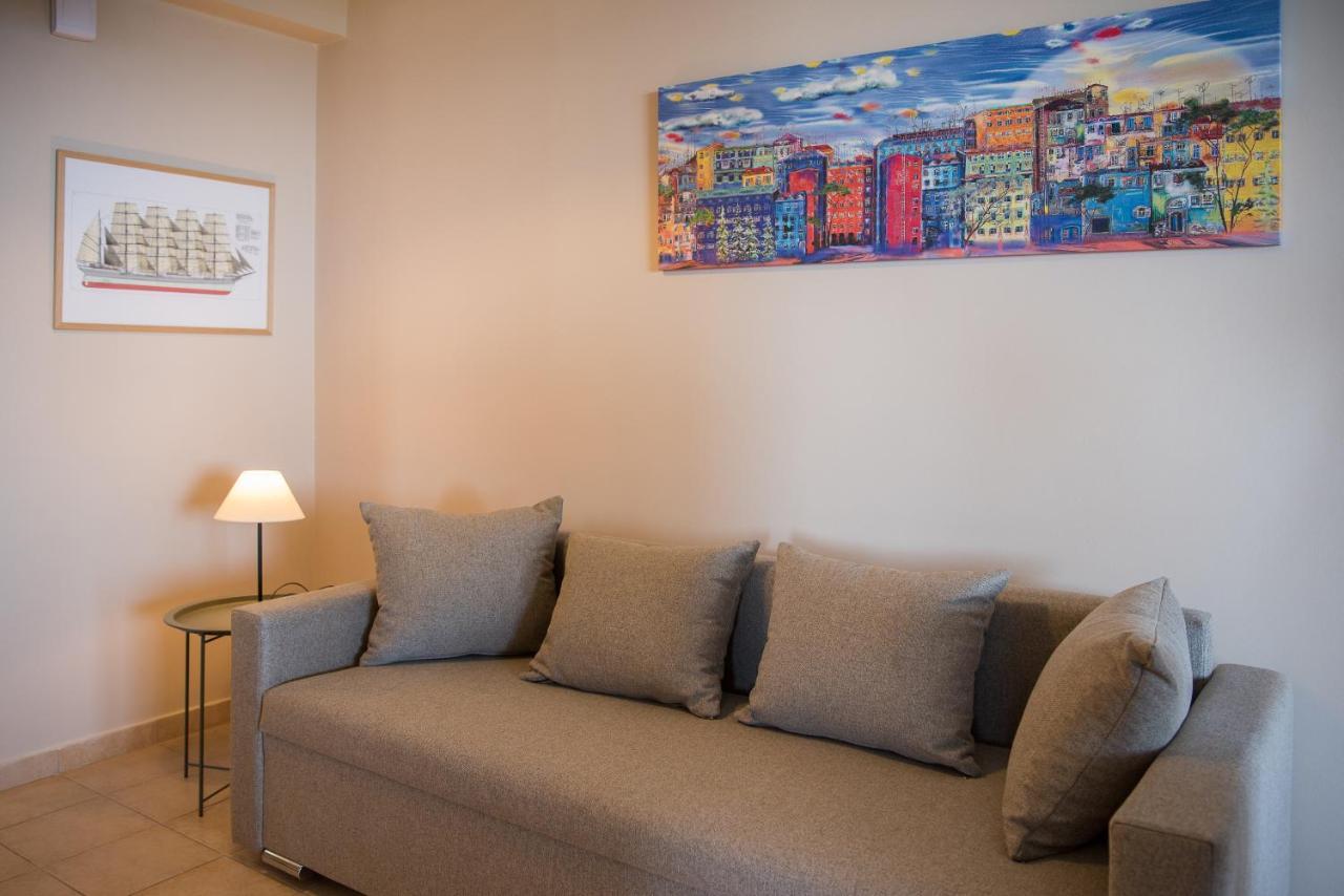 Akrotiri Sea View Suites エクステリア 写真
